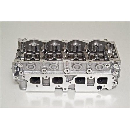 culata con valvulas y tornillos Nissan YD25 Common Rail